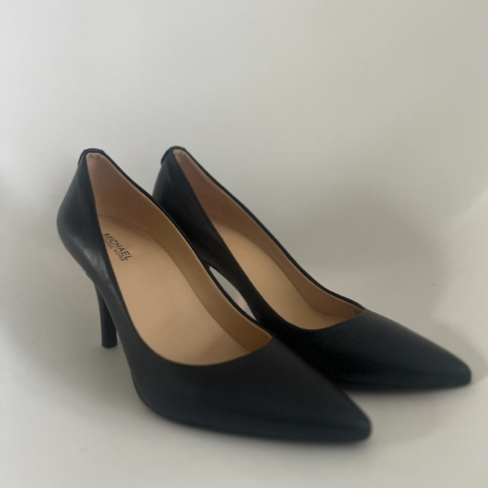 Michael Kors Black classic pumps / pointed toes stiletto Sz 7